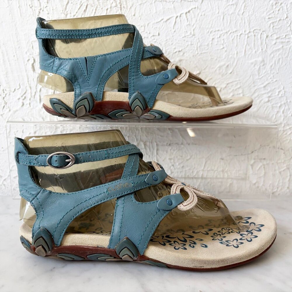 Cushe Sierra Toe Post Sandals Women's 9 Blue Beige Leather Straps Buckle